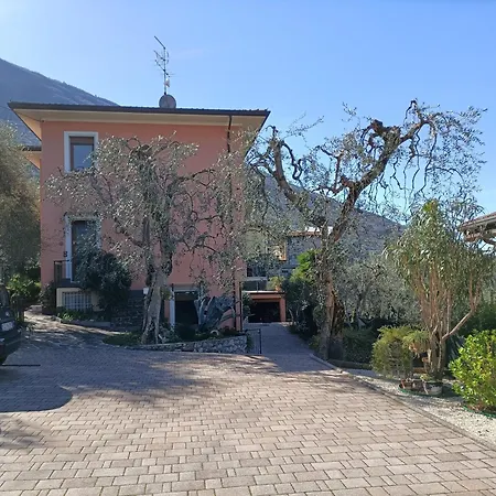 Appartamenti Casa Nina, Lago,Montagne, Uliveti Brenzone Extérieur photo
