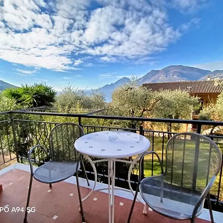 Appartamenti Casa Nina, Lago,Montagne, Uliveti Brenzone Extérieur photo