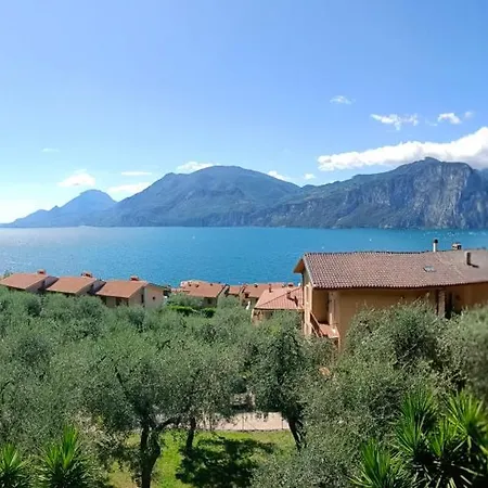 Appartamenti Casa Nina, Lago,Montagne, Uliveti Brenzone Extérieur photo