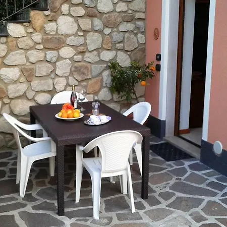 Appartamenti Casa Nina, Lago,Montagne, Uliveti Brenzone Extérieur photo